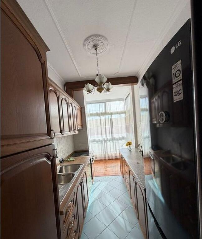 Jepet me qira Apartament 3+1+2 – tek Rruga “Mine Peza”, pranë Qendrës!