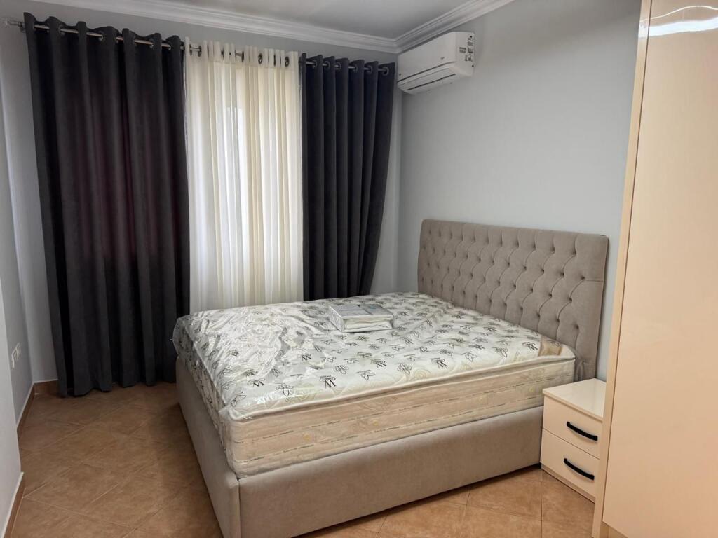 Apartament 2+1 per qira tek "Rruga e Kavajes".