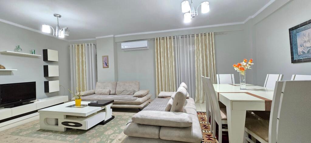 Fantastica Opportunità di Affitto Vicino alla Direzione Scolastica ❗️❗️A Korçë  PER LA PRIMA VOLTA SUL MERCATO! Diventa il Primo Inquilino!