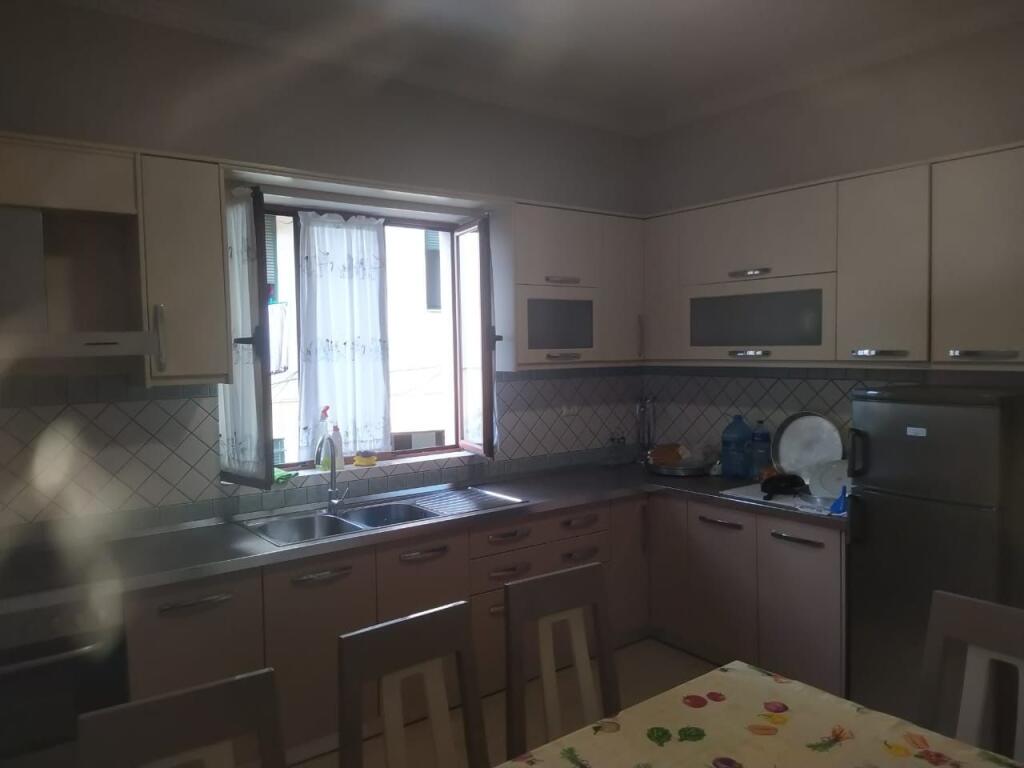 Shitet vile 3 kateshe ne Selite