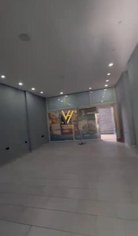 JEPET DYQAN 120 M2 ME QIRA TE RRUGA E DIBRES 50.000 LEKE