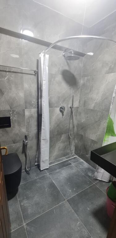 Apartment 3+1 for Rent – near the University “Zoja e Këshillit të Mirë” 📍 Dritan Hoxha Street