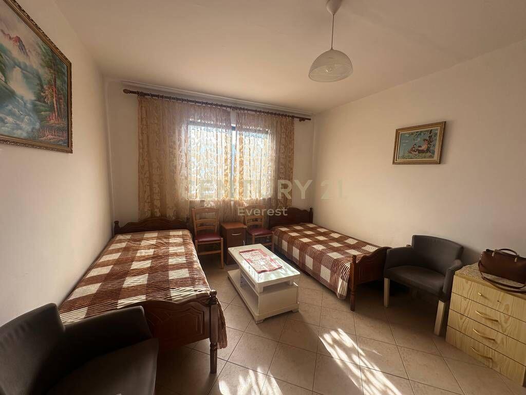 Irfan Tomini, Apartament 2+1 Per Qira