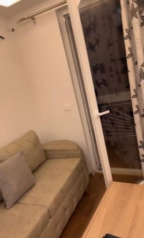 Jepet me qira 2+1 perballe Hurry Fultz Rr.Asim Vokshi 600 mije leke