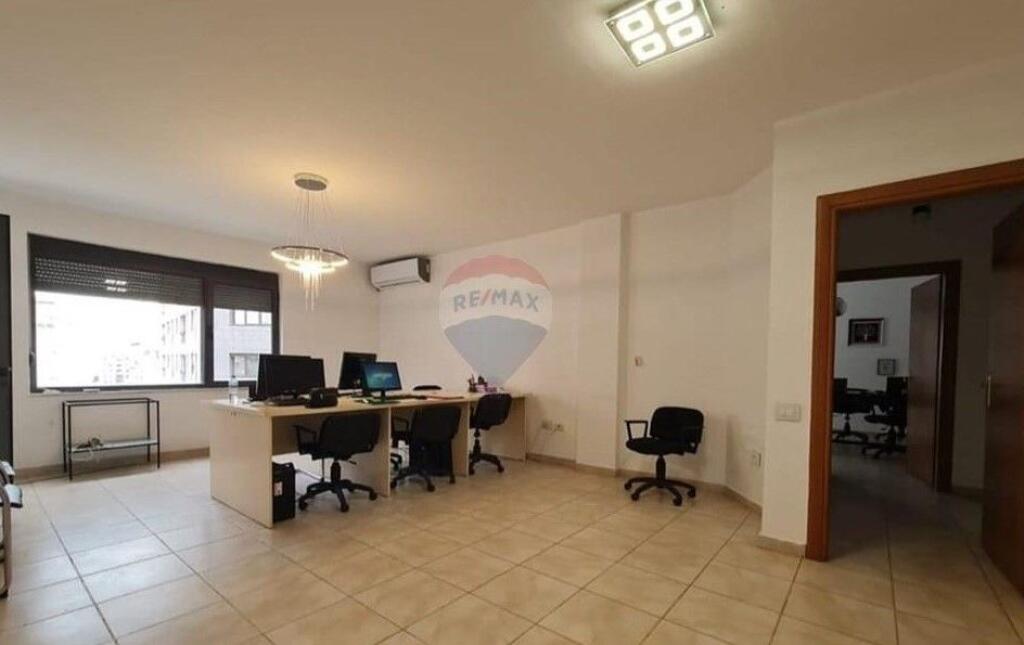 Zyrë - Për Qira - Rruga e Barrikadave, Tiranë!!! ID: 530571010-12