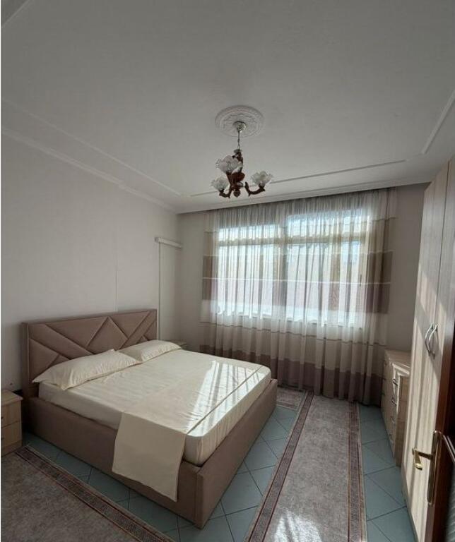 Jepet me qira Apartament 3+1+2 – tek Rruga “Mine Peza”, pranë Qendrës!