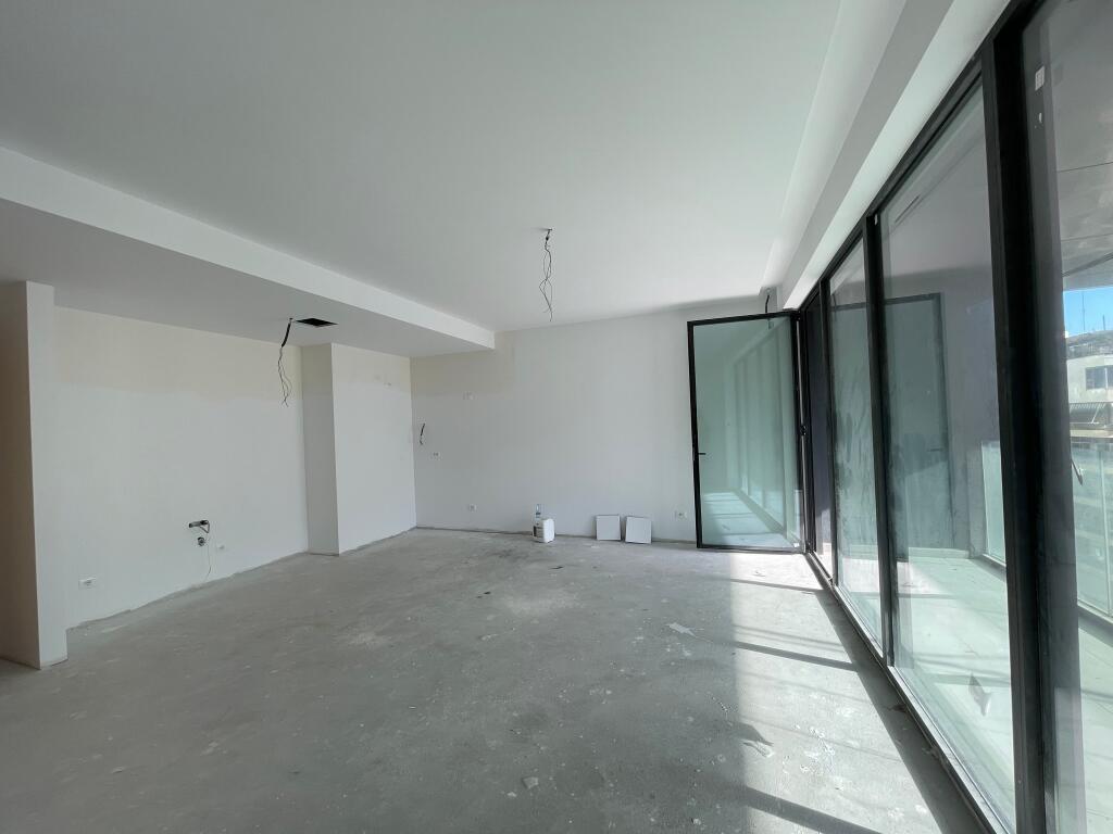 Jepet me QIRA ambiente Zyrash në zonën më ELITARE në TIRANË pranë Stadiumit "Air Albania"