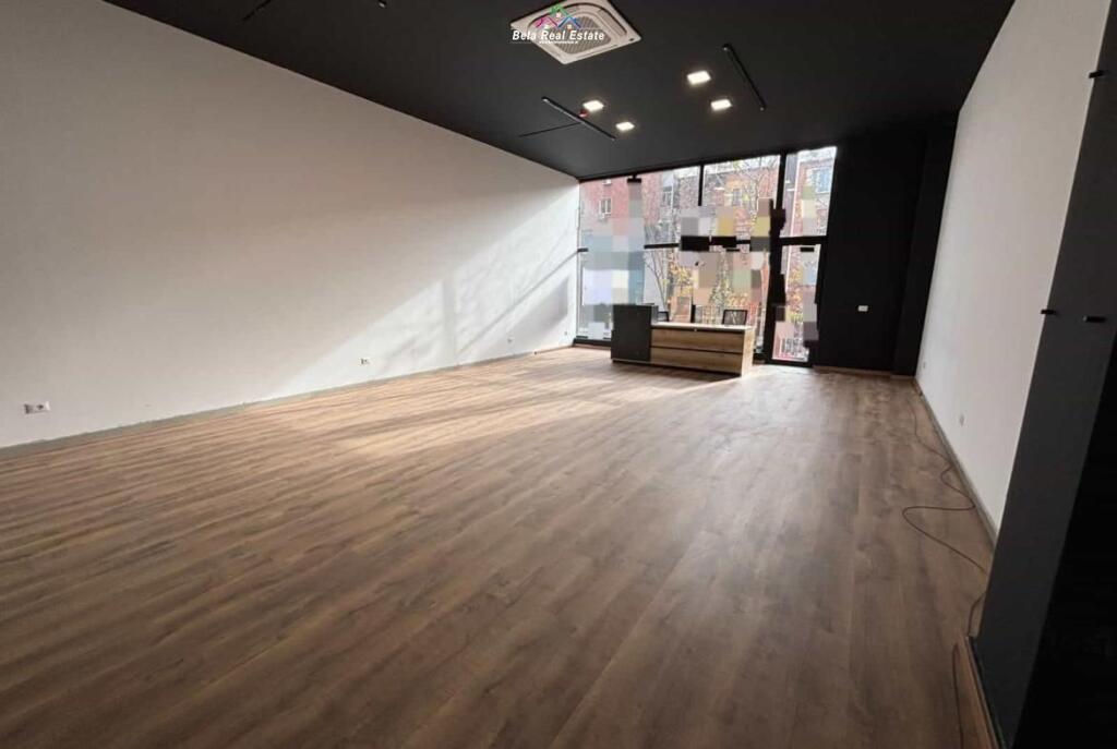 Zyre Me Qera Tek Garden Building (ID BZ2778) Tirane