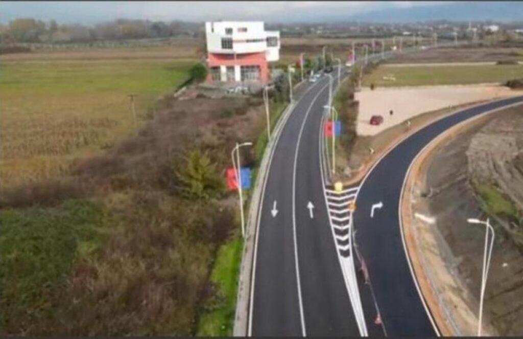 8000 m/2 land for sale in Rinas!