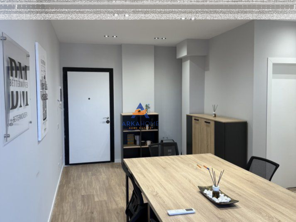 JEPET ME QIRA ZYRË 69M2 "MINE PEZA" 700 EURO