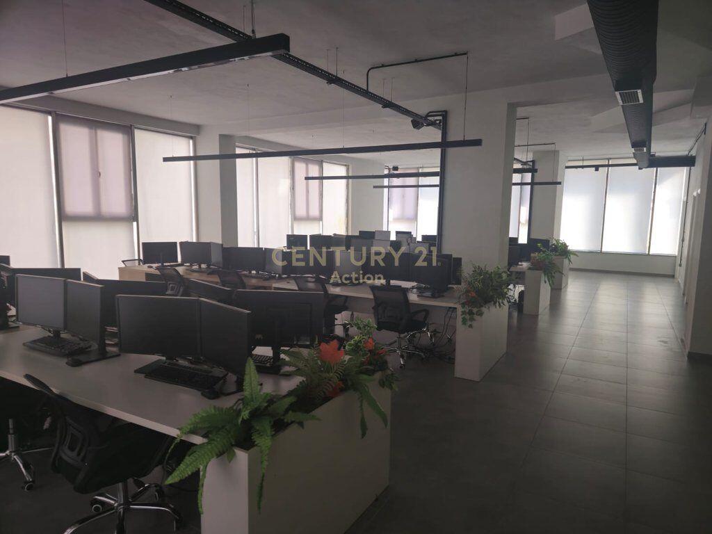 Zyrë për qira në Astir 750 m²!