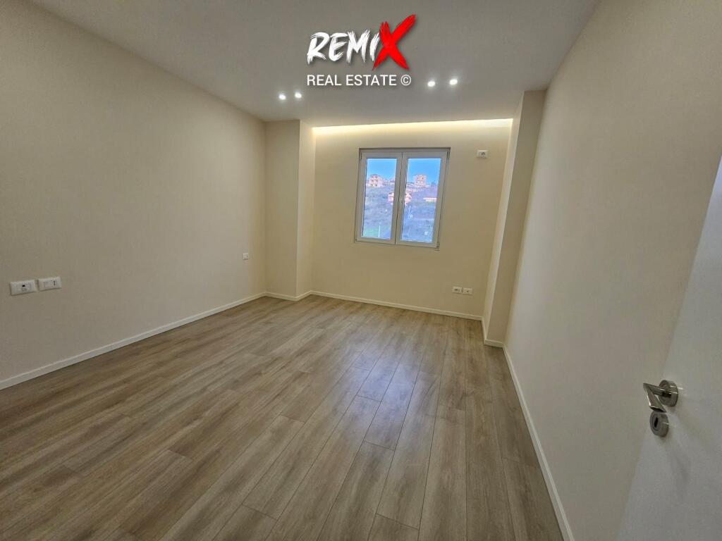 🏡 SHITET APARTAMENT 1+1 + VERANDË – SHKËMBI I KAVAJËS