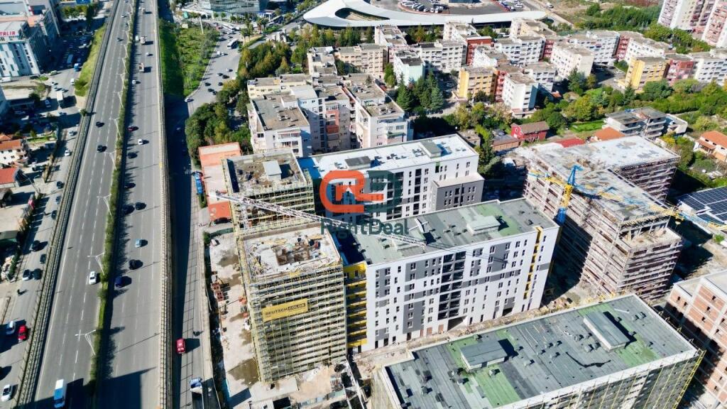 Tek Kompleksi Tirana New Entry, Shitet Apartament 2+1 Me Planimetri Te Rregullt!!