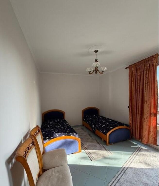 Jepet me qira Apartament 3+1+2 – tek Rruga “Mine Peza”, pranë Qendrës!