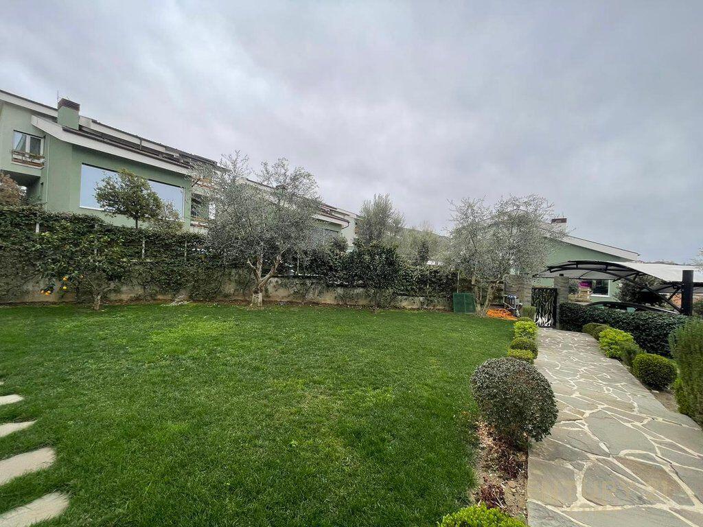 Modern villa for Rent at Long Hill