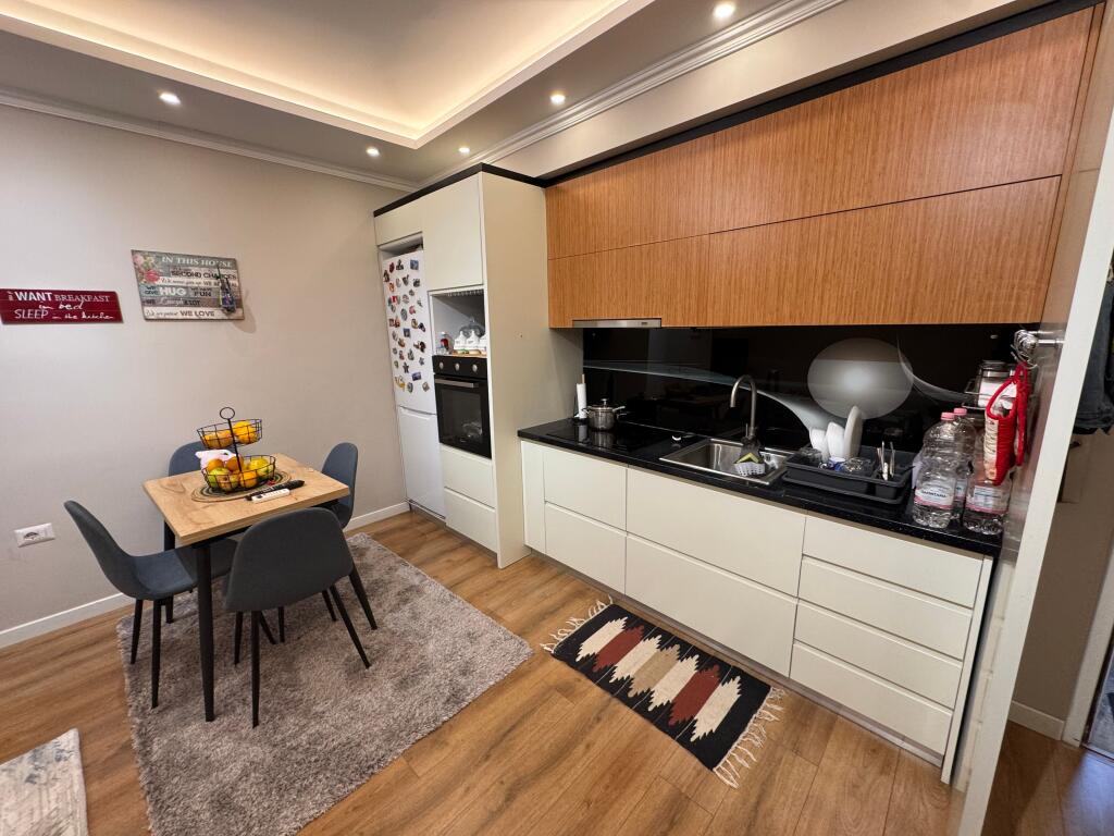 Appartamento 2+1 in Vendita – Selitë, vicino all'Università Barleti.