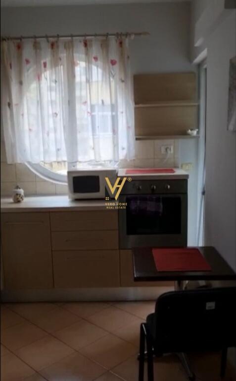 JEPET APARTAMENT 2+1+BLK ME QERA TE KRISTAL CENTER 65.000 LEKE