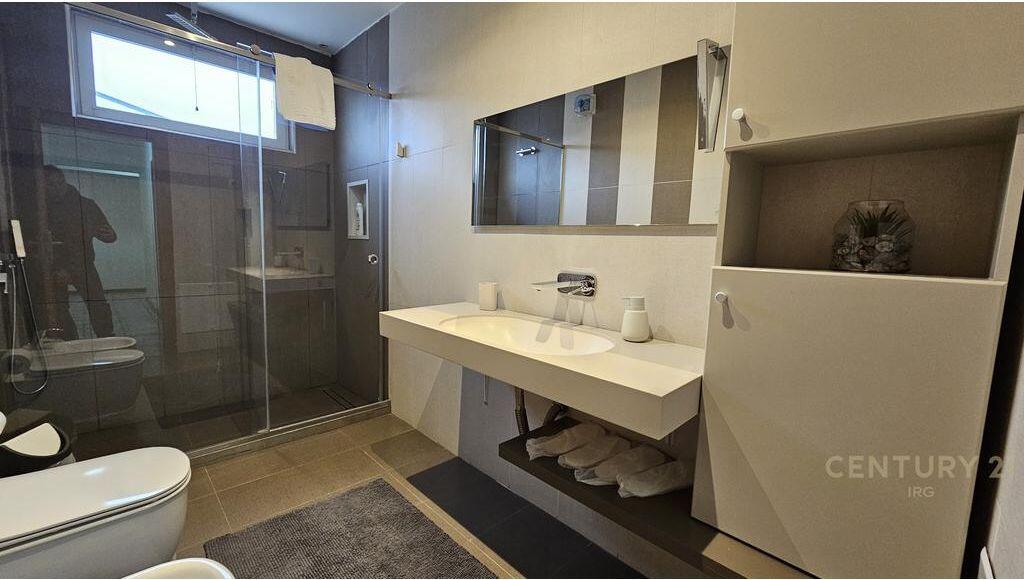 Shitet apartament 3+1+2 ne Bllok!