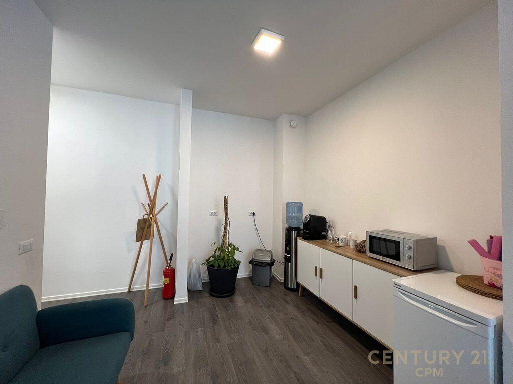 Office for rent in the Municipality of Paris !