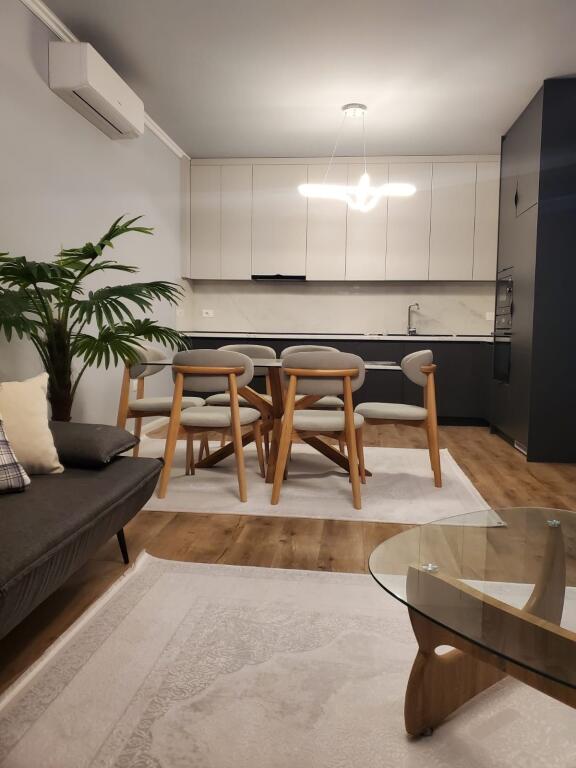 Super ap 2+1 al lago secco (complesso met invest) con posto auto