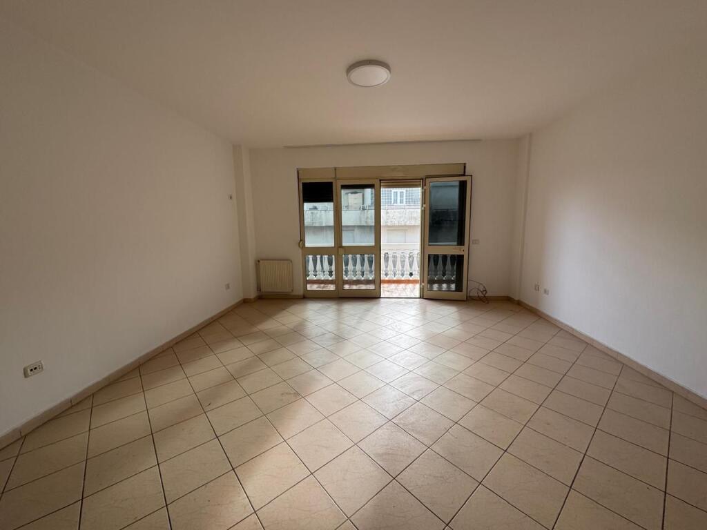 Shitet Apartament 2+1+2+2