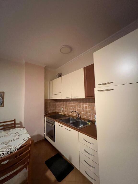 Jepet me qera garsonier te Rr. Mine Peza te Prokuroria