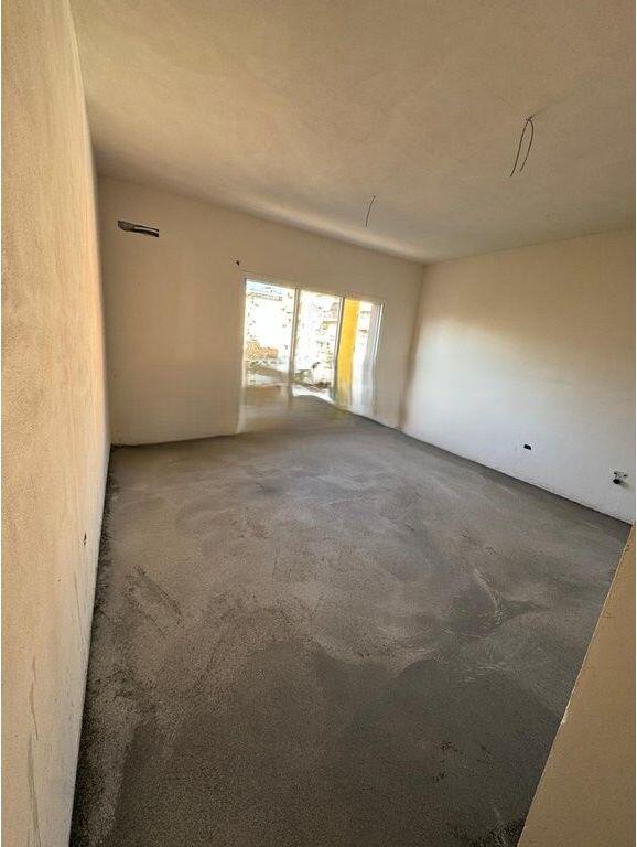 SHITET APARTAMENT 2 + 1 + POST PARKIMI TEK SHKOLLA E KUQE ! 198,000 €