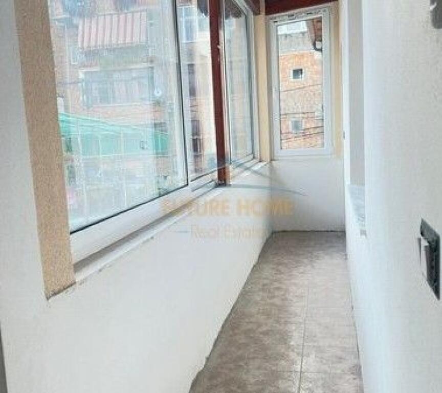 Qira, Godine 3 Kateshe+POSTE PARKIMI,Rruga e Kavajes