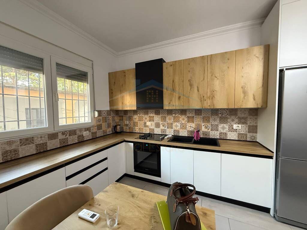 Qera, Apartament 2+1+2, Laprakë ,Tiranë.