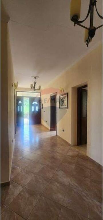 Vile ne shitje, Peze Helmas