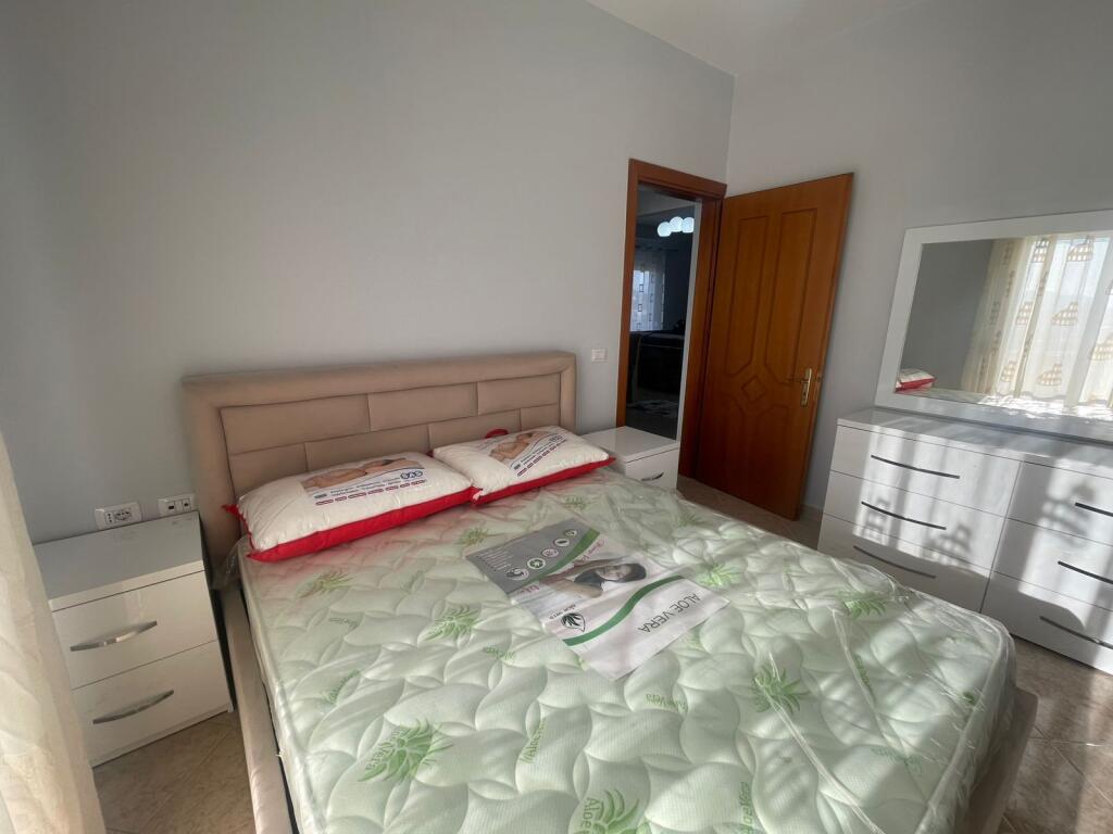 Shkoze Jepet Apartament 2+1 Me Qera Plus Post Parkimi