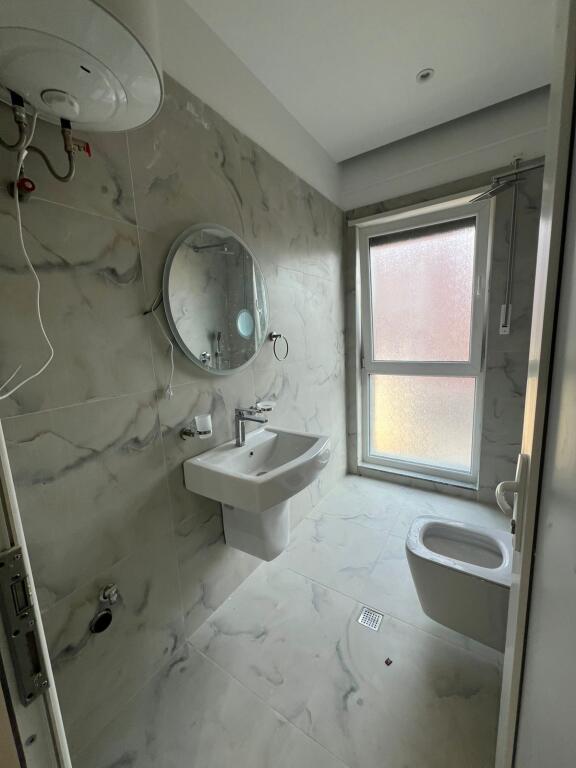 Jepet garsoniere me qira në zonën 5 Maj (concordi) – E sapo mobiluar!