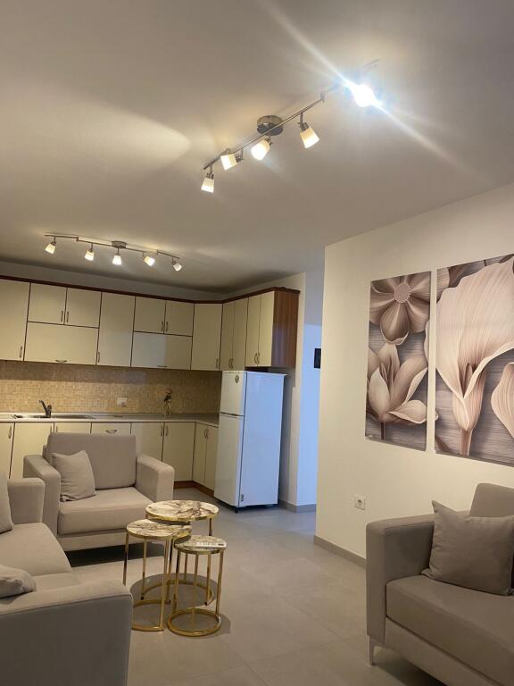 Apartament me qira te Ekspozita !