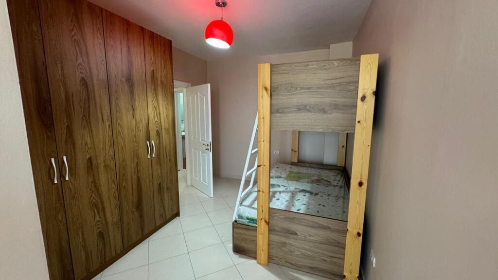 Vendesi appartamento tipo duplex  2 posti auto A Kodra e Diellit