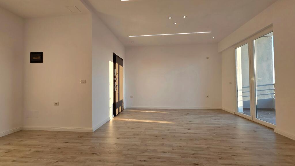 APARTAMENT 1+1 NË SHITJE PRANË PALESTRËS SË MUNDJES, VLORE