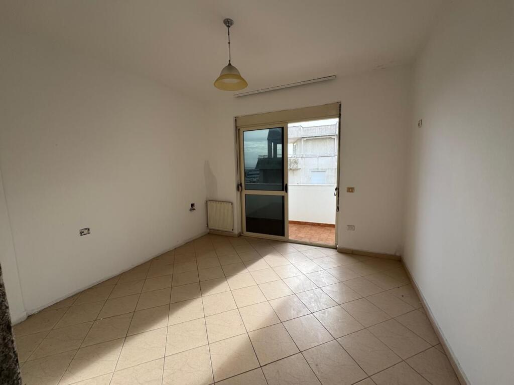 Shitet Apartament 2+1+2+2