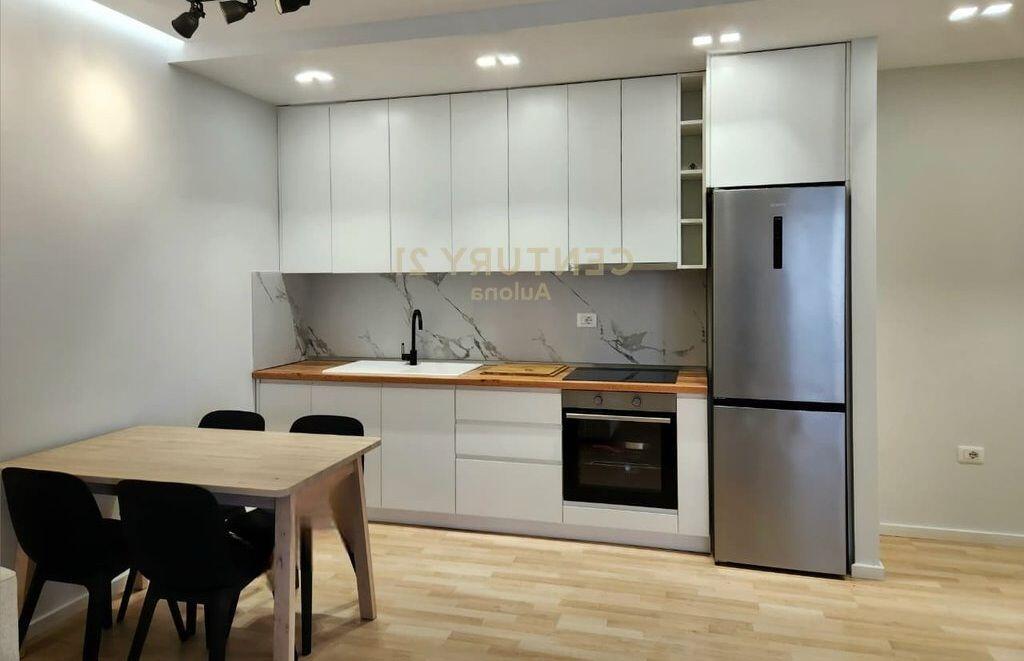 Apartament 2+1 me Pamje Deti në Lungomare 1 në Shitje