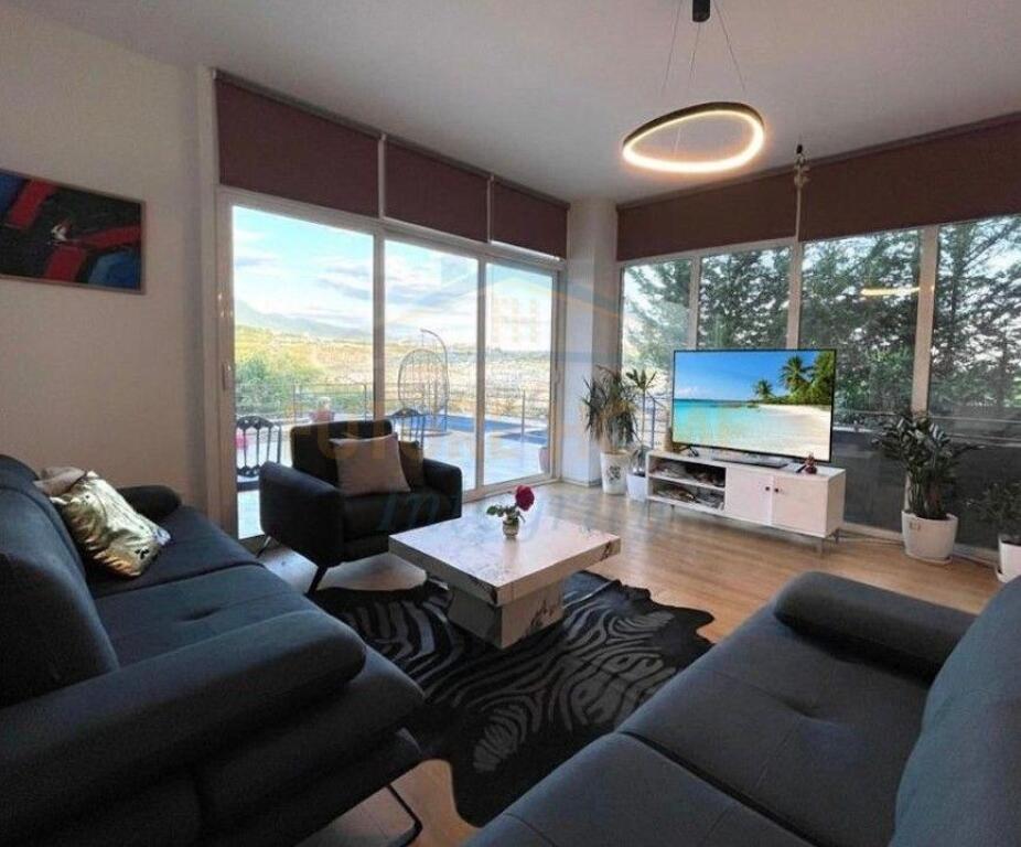 Qera, Vilë 2-Katëshe me pishinë, Farkë, Tiranë.