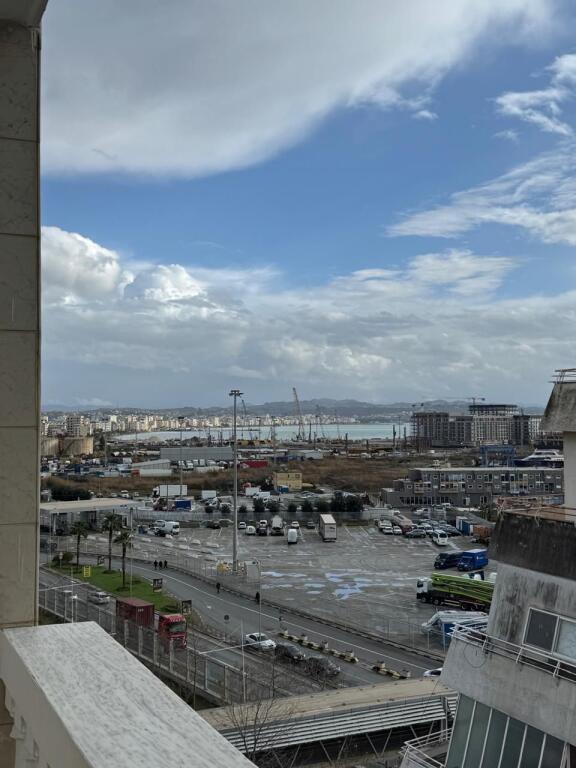 Shitet Apartament 2+1+2+2