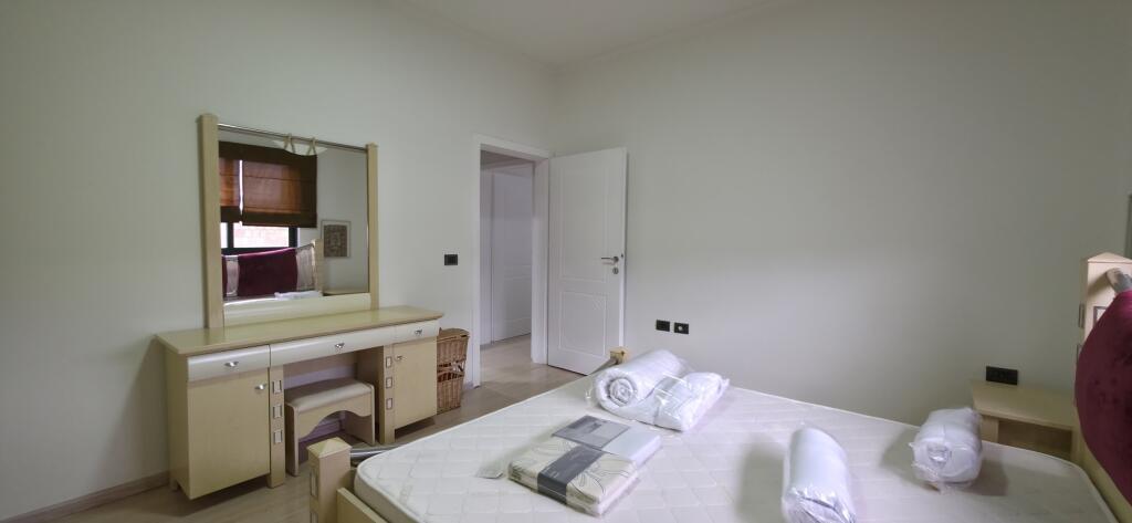 Jepet Apartament 1+1 me Qira te Stadiumi Dinamo.