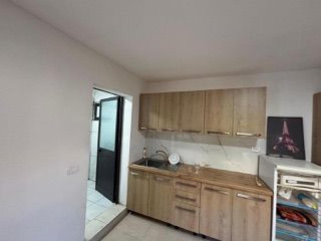 Garsoniere me qera per 1-2 Cuna ne Astir me 250€