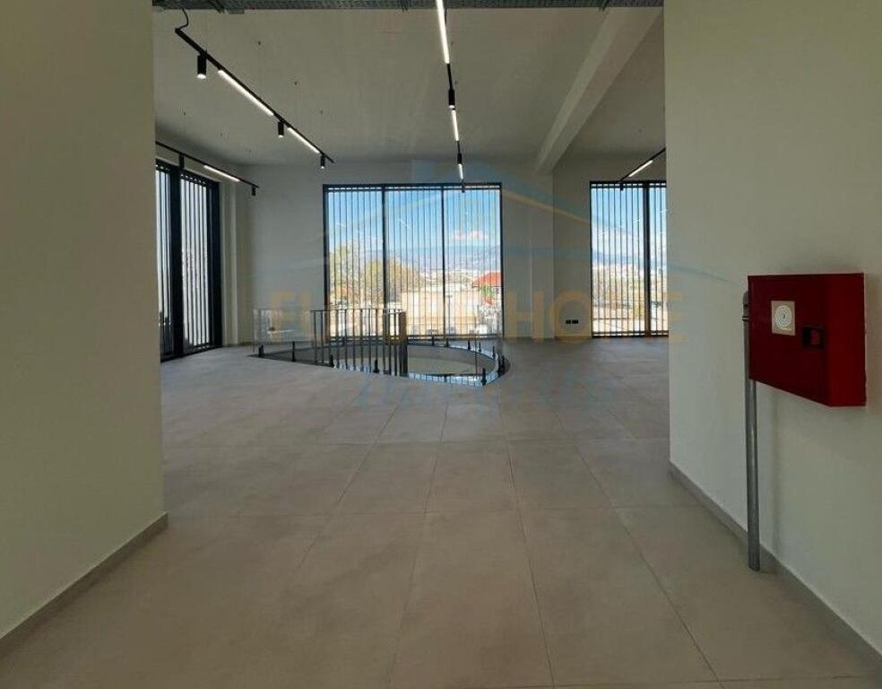 Affitto, Edificio Commerciale Multifunzionale, Mëzez, Tirana.