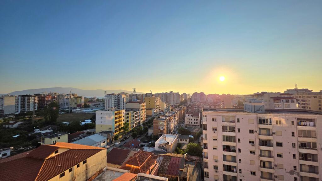 APARTAMENT 1+1 NË SHITJE PRANË PALESTRËS SË MUNDJES, VLORE