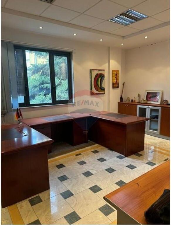 Jepet ambient zyre me qira ne Qender!