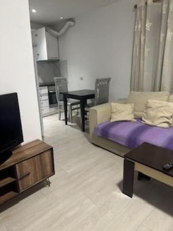 Apartament 1+1 te spitali Amerikan 3 ne yzberisht me 380€