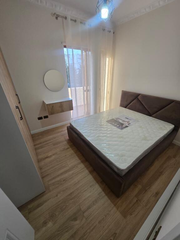 Shitet Apartament 2+1