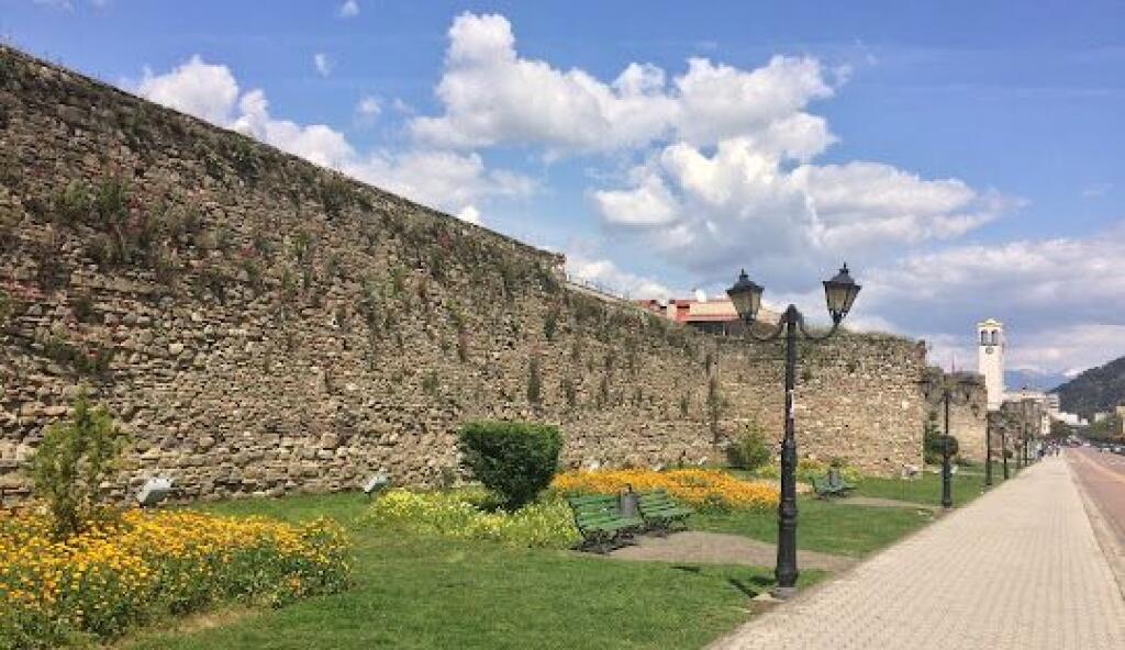 Ambjent biznesi me qira