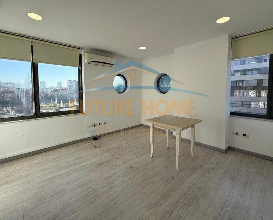 Qira, Ambient per zyra, Zogu i Zi