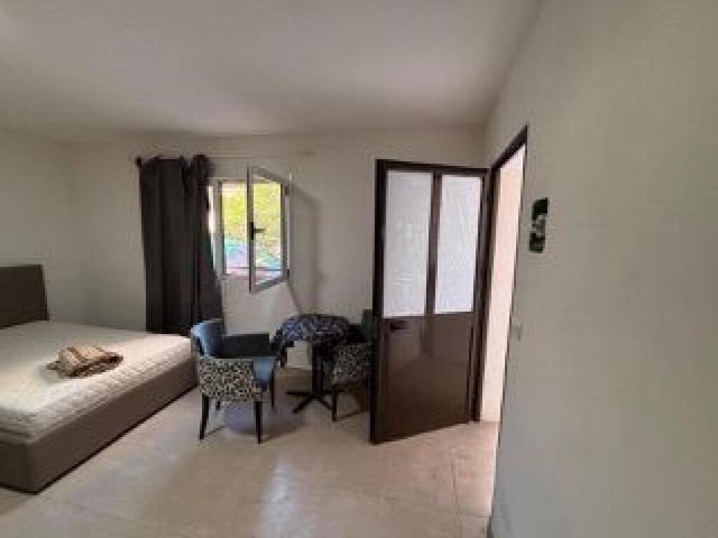 Garsoniere me qera per 1-2 Cuna ne Astir me 250€