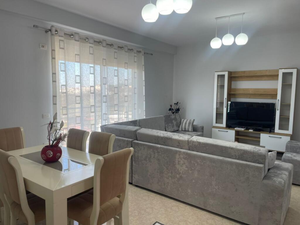 Shkoze Jepet Apartament 2+1 Me Qera Plus Post Parkimi
